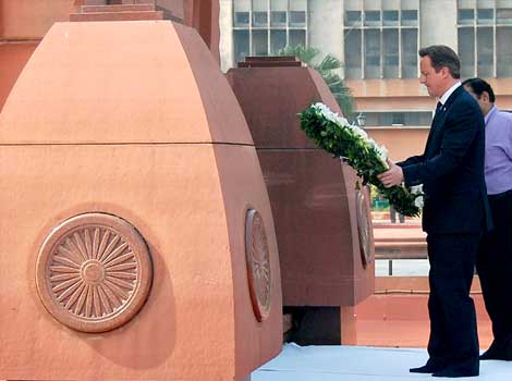 Cameron David paying tribute to Jallianwalla Bagh Martyr's