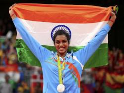 5_PV Sindhu with National Flag after winning silver medal at Rio Olympics_2